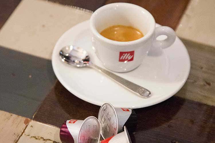 (Le nuove capsule illy caff&egrave; compatibili con le macchine Nespresso)
