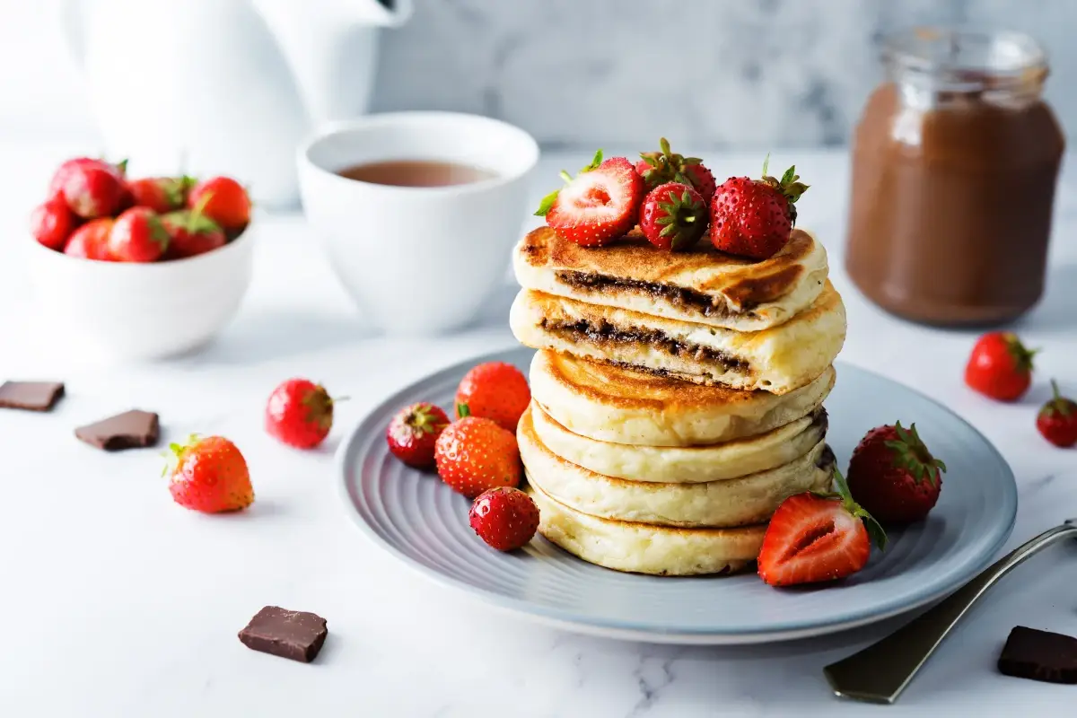 Un pancake con Nutella e frutta Giornata mondiale della Nutella: ecco perch&eacute; piace cos&igrave; tanto a tutti
