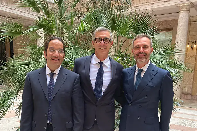 Da sinistra, Francesco Longhitano, Federico Fulgoni e Nino Marino La piemontese Nutkao fa sua Antichi Sapori dell'Etna. Nasce un polo dolciario da 250 milioni