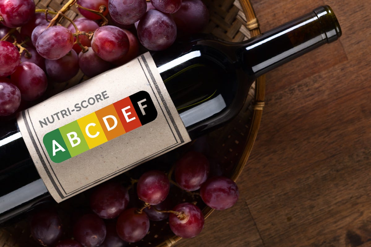 Nutriscore vuole mettere l'etichetta F nera sulle bevande alcoliche Nutriscore e Cancerplan: l’Europa fa arrabbiare i produttori di vino