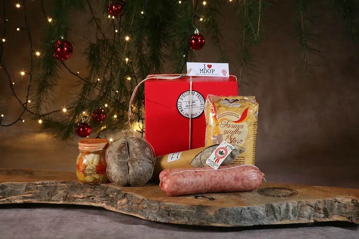 Il cubo brianza per Natale Marco D&rsquo;Oggiono accende il Natale con i salumi artigianali