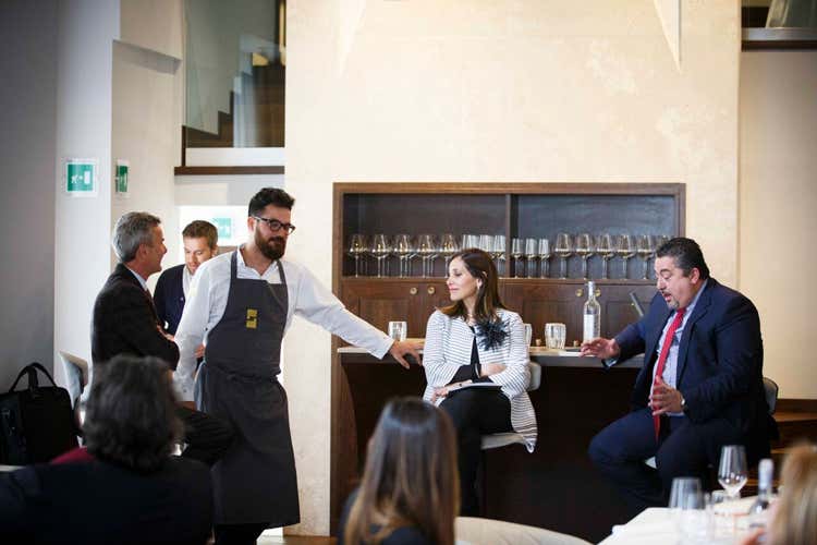 Mario Piccioluti, Luciano Monosilio, Micaela Marcaccio e Giuseppe Di Martino - Ad ogni pasta il suo condimento Con quella lunga meglio i sughi corposi Mario Piccioluti, Luciano Monosilio, Micaela Marcaccio e Giuseppe Di Martino - Ad ogni pasta il suo condimento Con quella lunga meglio i sughi corposi