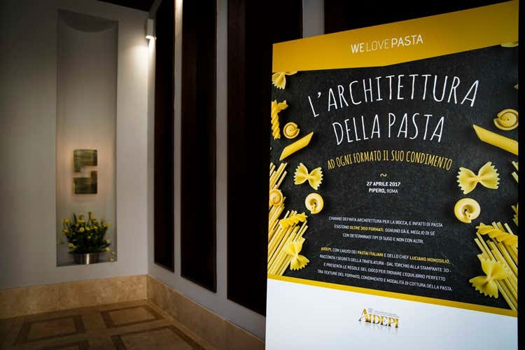 Ad ogni pasta il suo condimento Con quella lunga meglio i sughi corposi Ad ogni pasta il suo condimento Con quella lunga meglio i sughi corposi