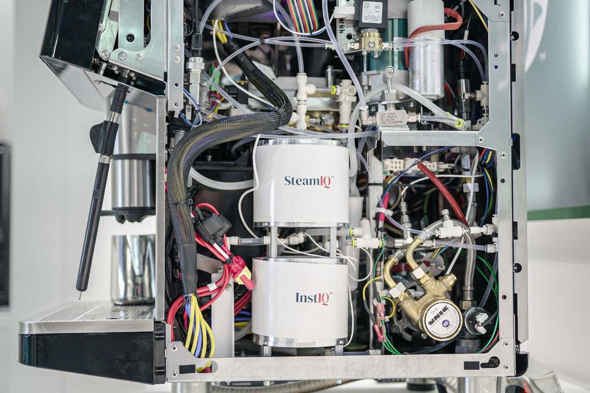 Il calcare sparisce in 40 secondi: il sistema che cambia le regole del caffè professionale