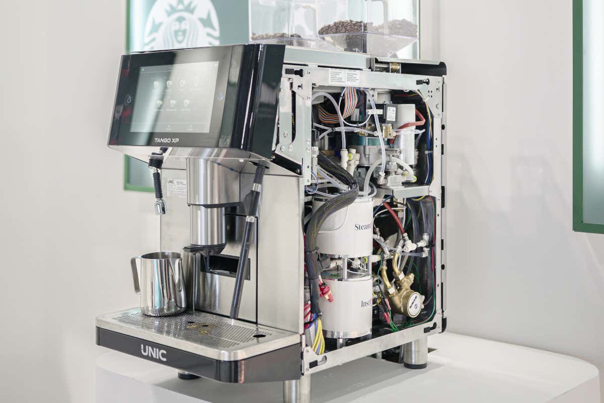 Il calcare sparisce in 40 secondi: il sistema che cambia le regole del caffè professionale