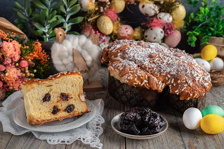 Colomba veloce alle prugne della California e cioccolato bianco Colomba veloce alle prugne della California e cioccolato bianco