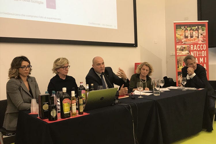 Chiara Coricelli, Marina Solinas, Francesco Tabano, Paola Caniglia e Giorgio Santambrogio (Gli italiani non rinunciano all'olio Il 72% ne utilizza un litro al mese)