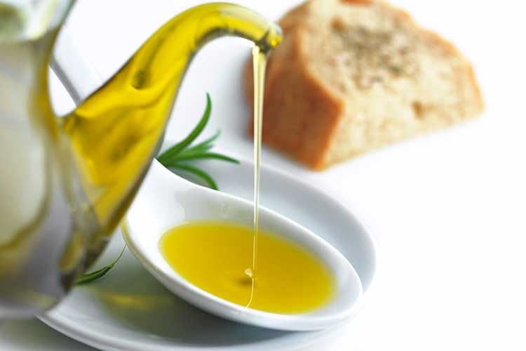 L'olio extra vergine di oliva aiuta a gestire il diabete L'olio evo aiutare a prevenire il diabete e tenere sotto controllo la glicemia