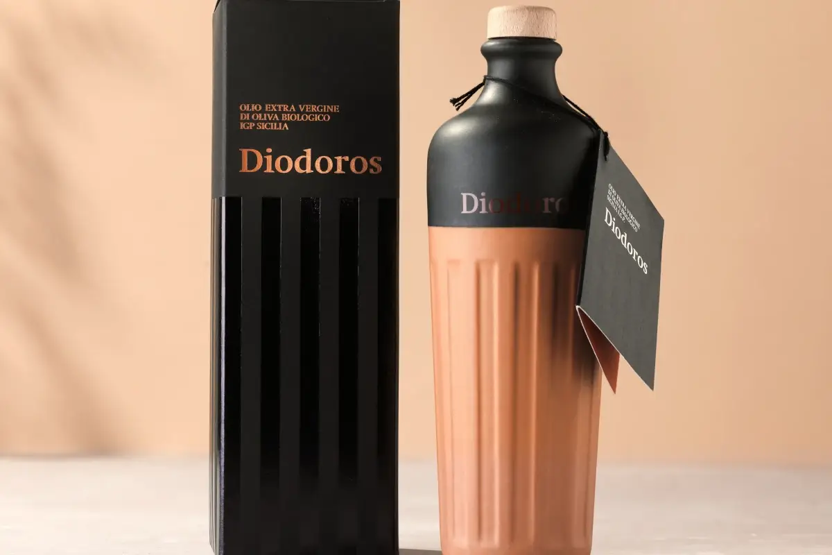 La nuova veste dell'olio Diodoros Look vintage per la nuova bottiglia dell&rsquo;olio Diodoros
