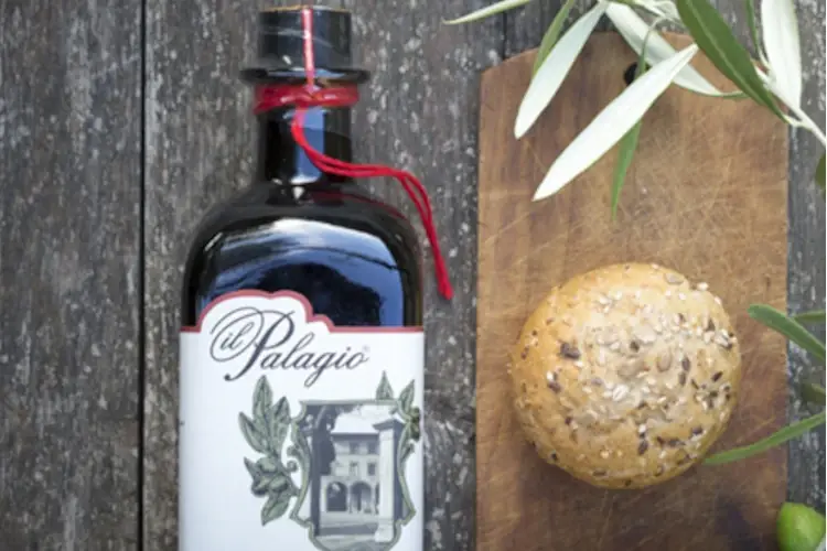 L'olio il Palagio prodotto dall'omonima azienda agricola (foto dal sito il-palagio.com) Gambero rosso premia l'olio extravergine di Sting