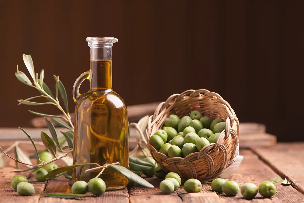 Olio Toscano Igp Toscana, cinque eccellenze non bastano più. Il futuro passa da e-Commerce e turismo
