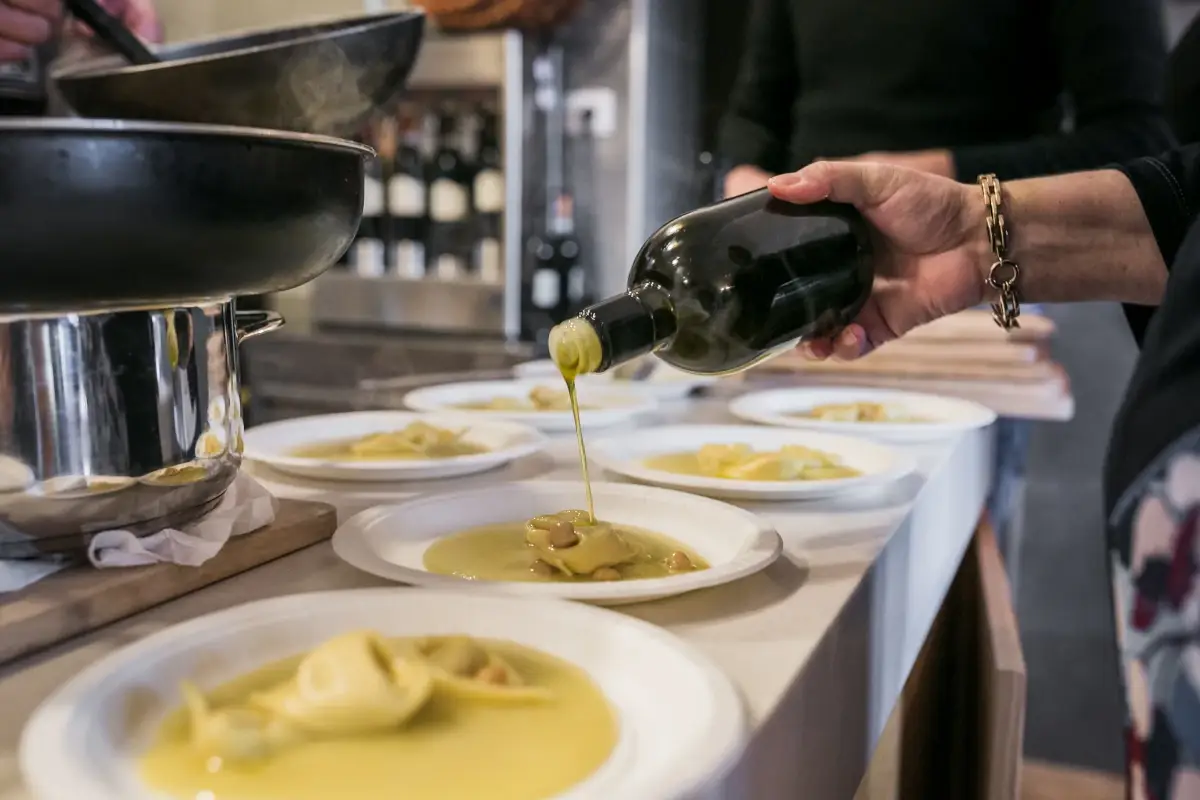 Olio, una delle eccellenze umbre&nbsp; Un giro in bici tra Assisi e Spoleto inaugura Frantoi Aperti in Umbria