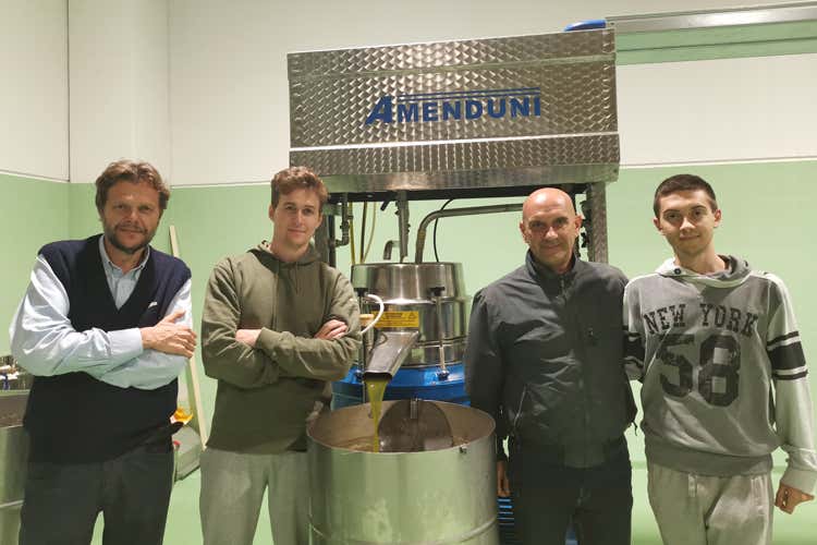 Francesco Valentini e il figlio Gabriele e Alberto Cerretani e il figlio Riccardo (Non solo vino per Valentini Aperto un frantoio nel pescarese)