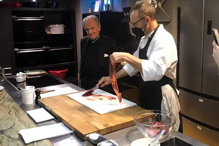 Mario Cornali con Paolo Borzatta Mario Cornali interpreta l'olio della Tuscia di Ione Zobbi