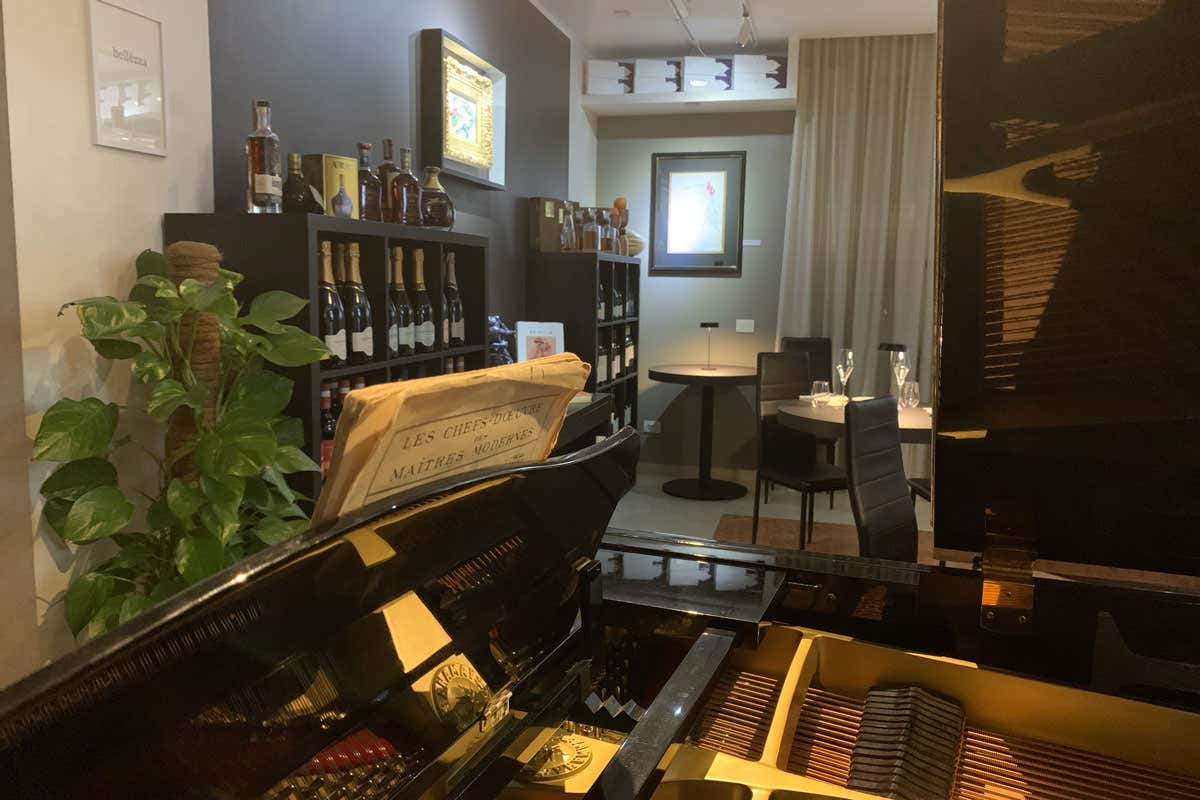 Tavolo Unico: arte nel piatto e alle pareti (con 104 opere esposte)