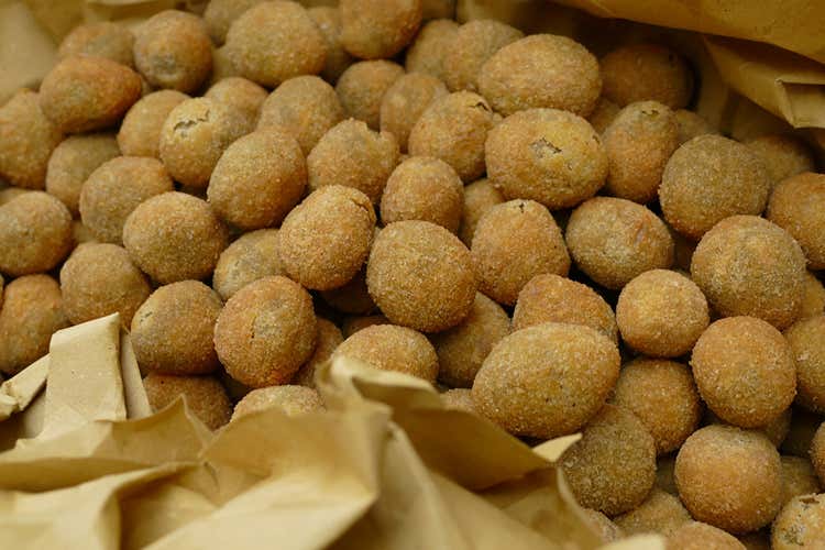 Olive ascolane farcite (L'oliva ascolana, un'eccellenza Dop tutelata anche da un Consorzio)