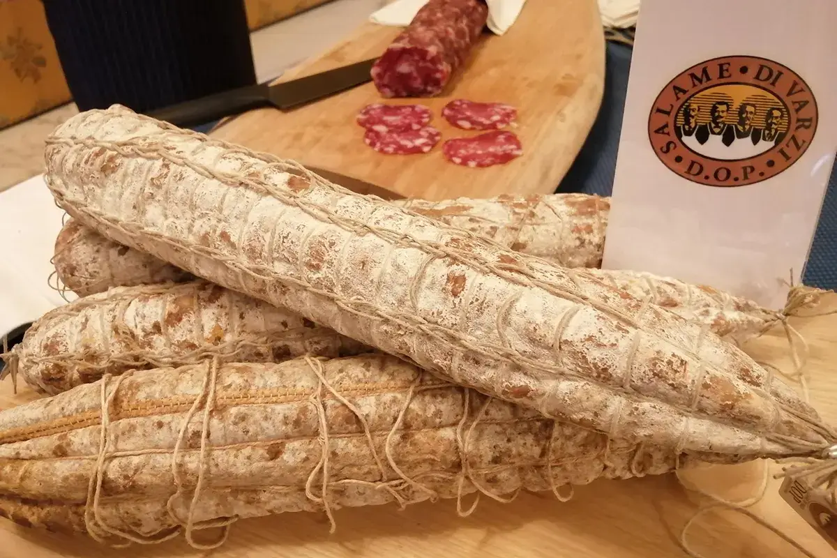 Il salame di Varzi Il giro d'italia dell'Oltrep&ograve; Pavese sbarca a Roma per promuovere i propri vini