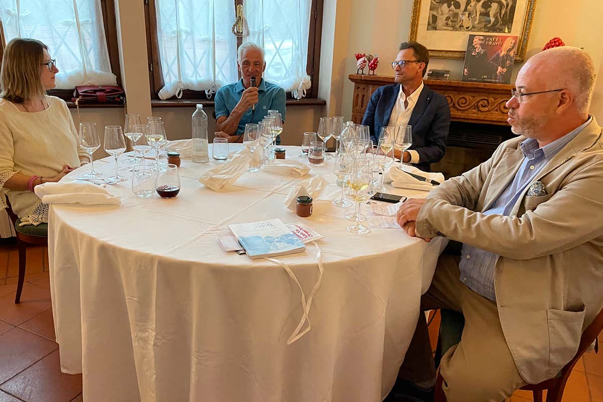 L'incontro con Francesco Moser L'Oltrep&ograve; rinasce dalla pandemia. Eventi e formazione le chiavi del successo