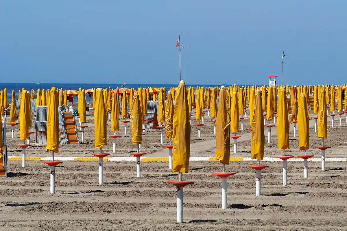 Spiagge, sar&agrave; un'estate senza distanziamento: ecco le regole