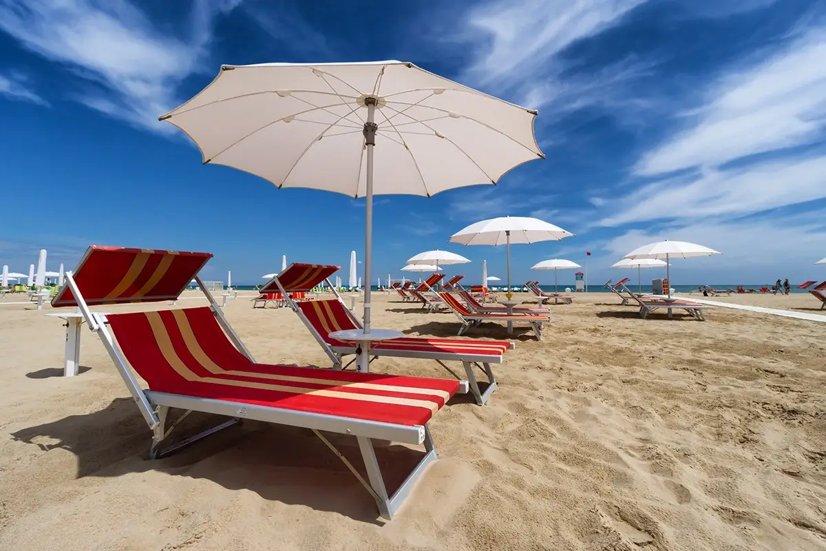 Spiagge, sar&agrave; un'estate senza distanziamento: ecco le regole