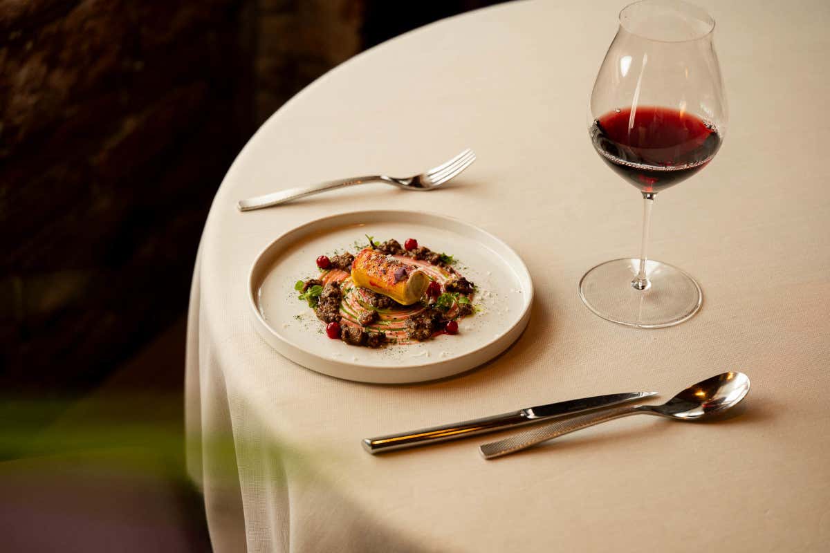 Cannellone con macadamia, lepre e ribes