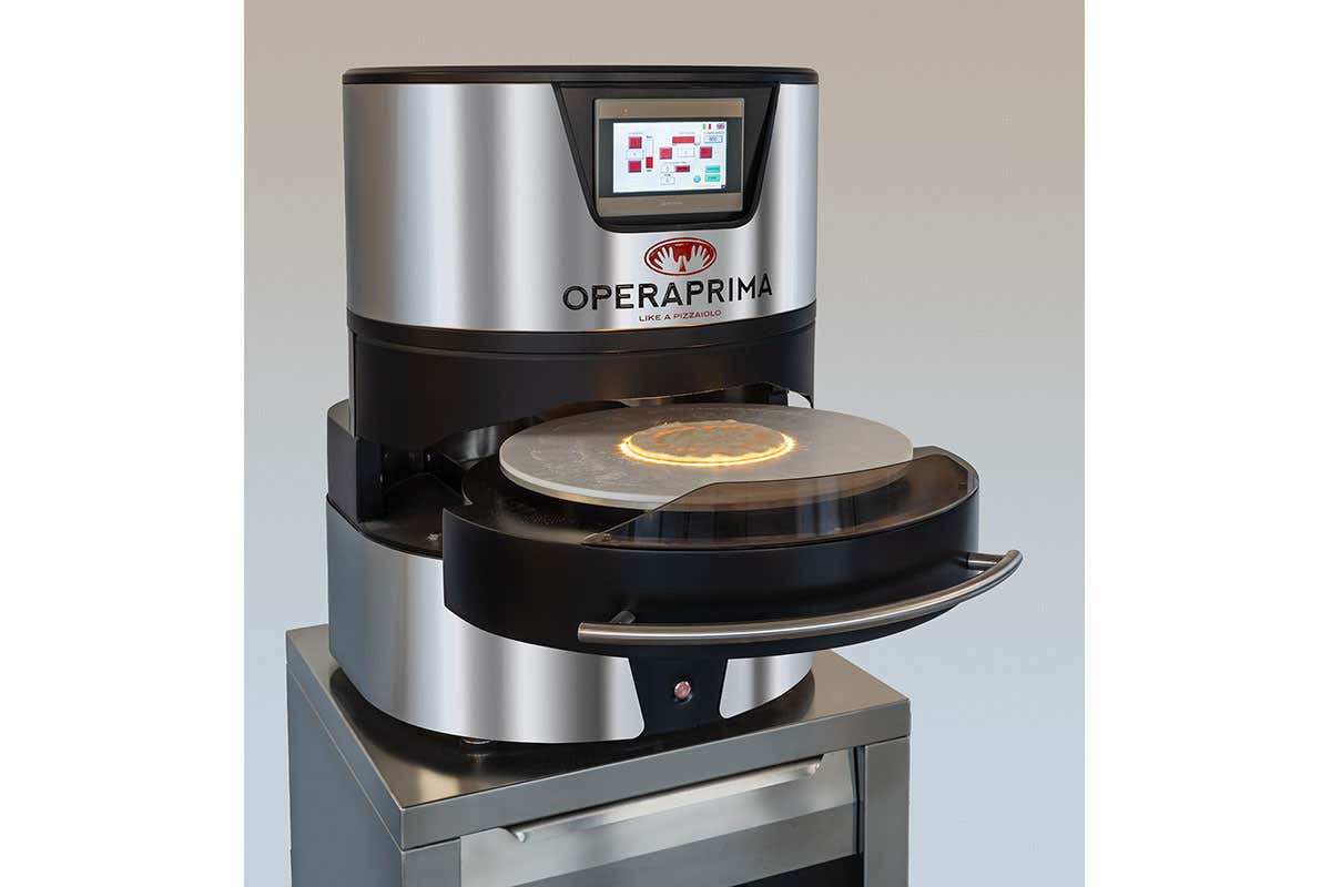 La stendi pizza automatica con sistema brevettato di lavorazione a freddo OperaPrima: impasti per pizza già lievitati La stendi pizza automatica con sistema brevettato di lavorazione a freddo OperaPrima: impasti per pizza già lievitati