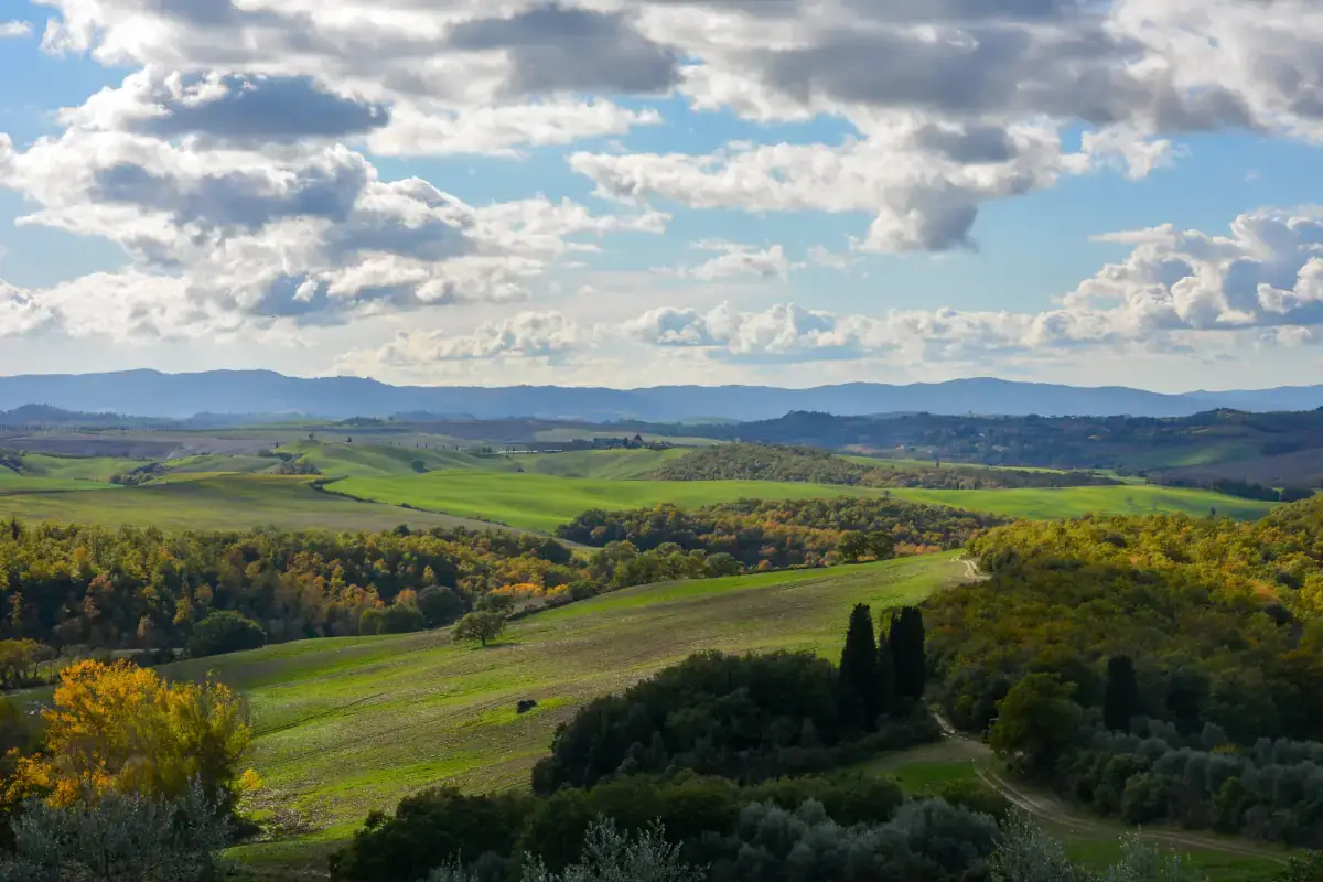 il panorama mozzafiato della Val d'Orcia Orcia Doc, tradizione ed alta enologia tra le colline senesi
