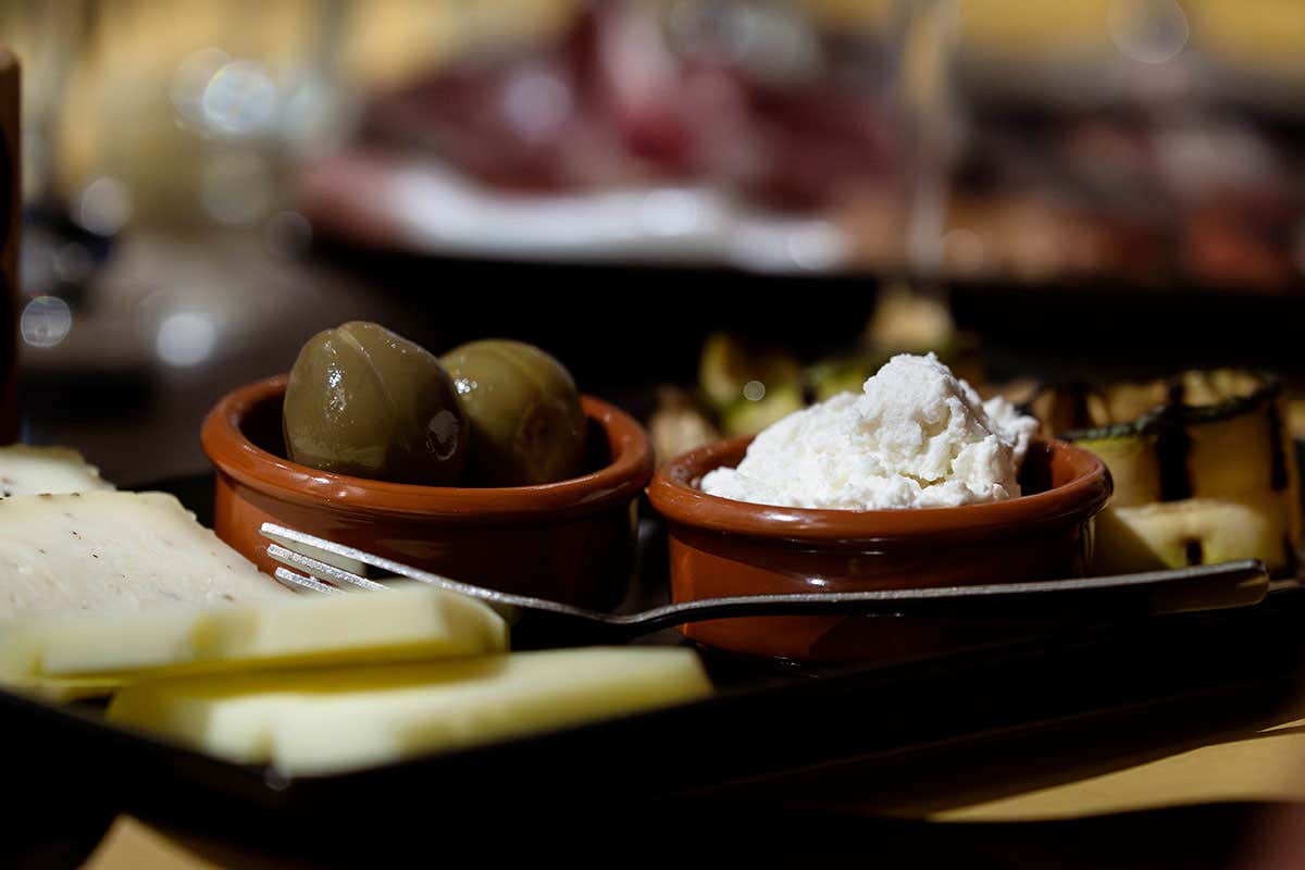 Dove mangiare la cucina abruzzese autentica all'interno di un convento medievale Dove mangiare la cucina abruzzese autentica all'interno di un convento medievale