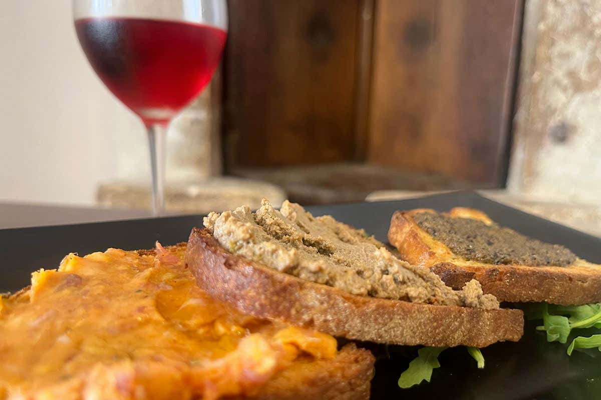 Dove mangiare la cucina abruzzese autentica all'interno di un convento medievale Dove mangiare la cucina abruzzese autentica all'interno di un convento medievale