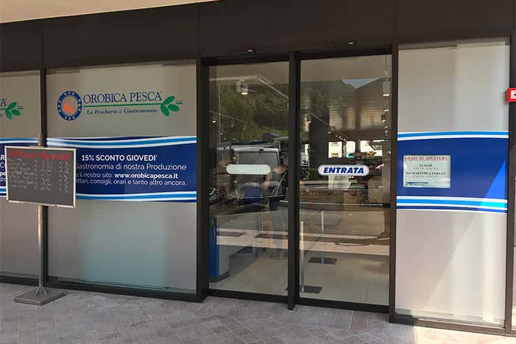 Orobica Pesca si rinnova a Clusone Negozio pi&ugrave; ampio con offerta arricchita