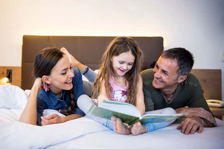 Le famiglie scoprono il loro albero con il Familix Nature Programme (Alex Filz) - Vacanze e natura, in Alto Adige i bimbi imparano l'oroscopo celtico