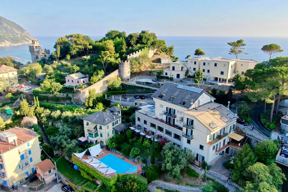 Vista aerea dell'hotel Orto by Jorg Giubbani, strano (ma riuscito) abbinamento tra Liguria e Alto Adige