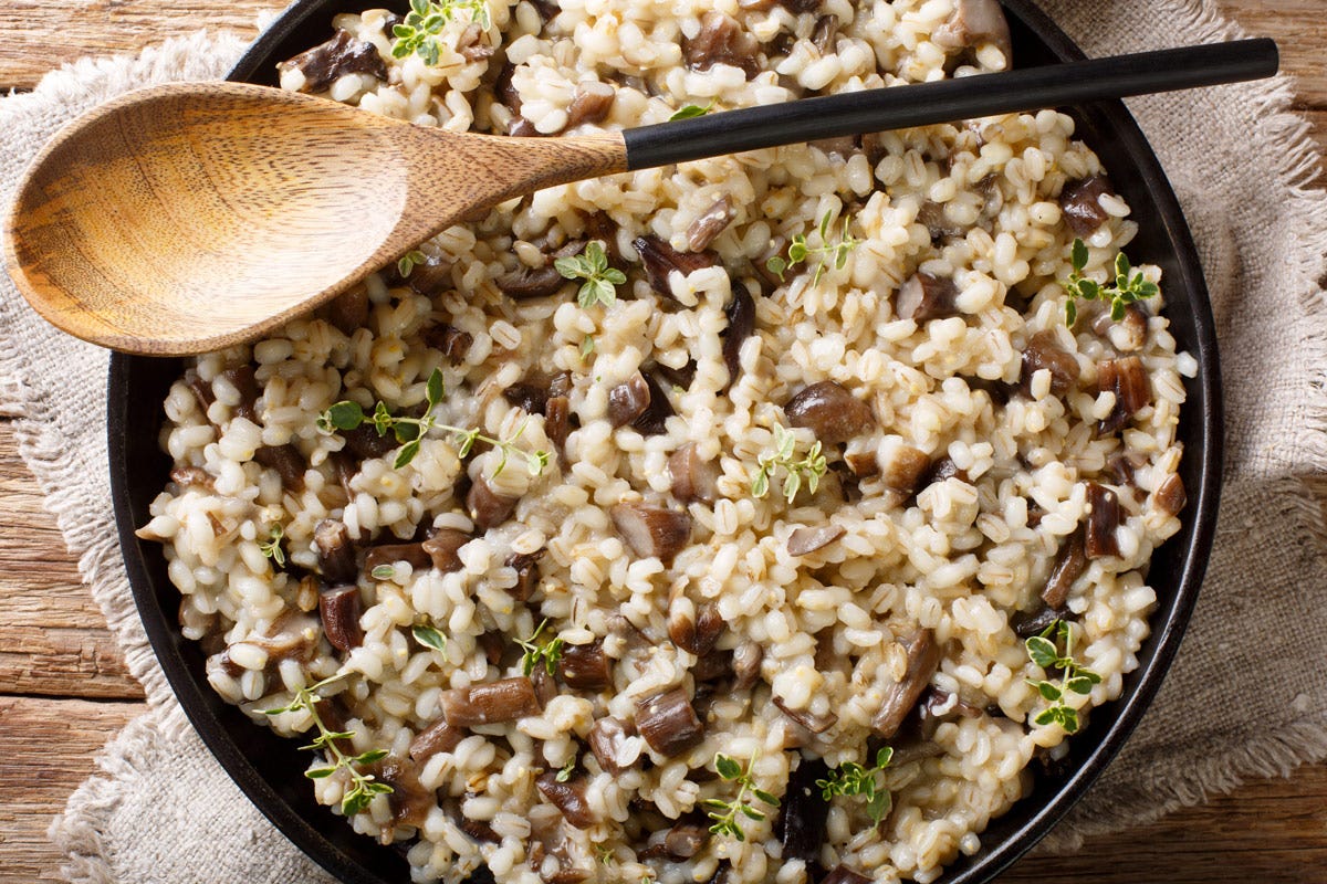  Cuocendo l’orzo perlato con lo stesso procedimento utilizzato per il risotto, si possono ottenere gustosi “orzotti” Orzo un cereale perfetto a tavola in tutte le stagioni