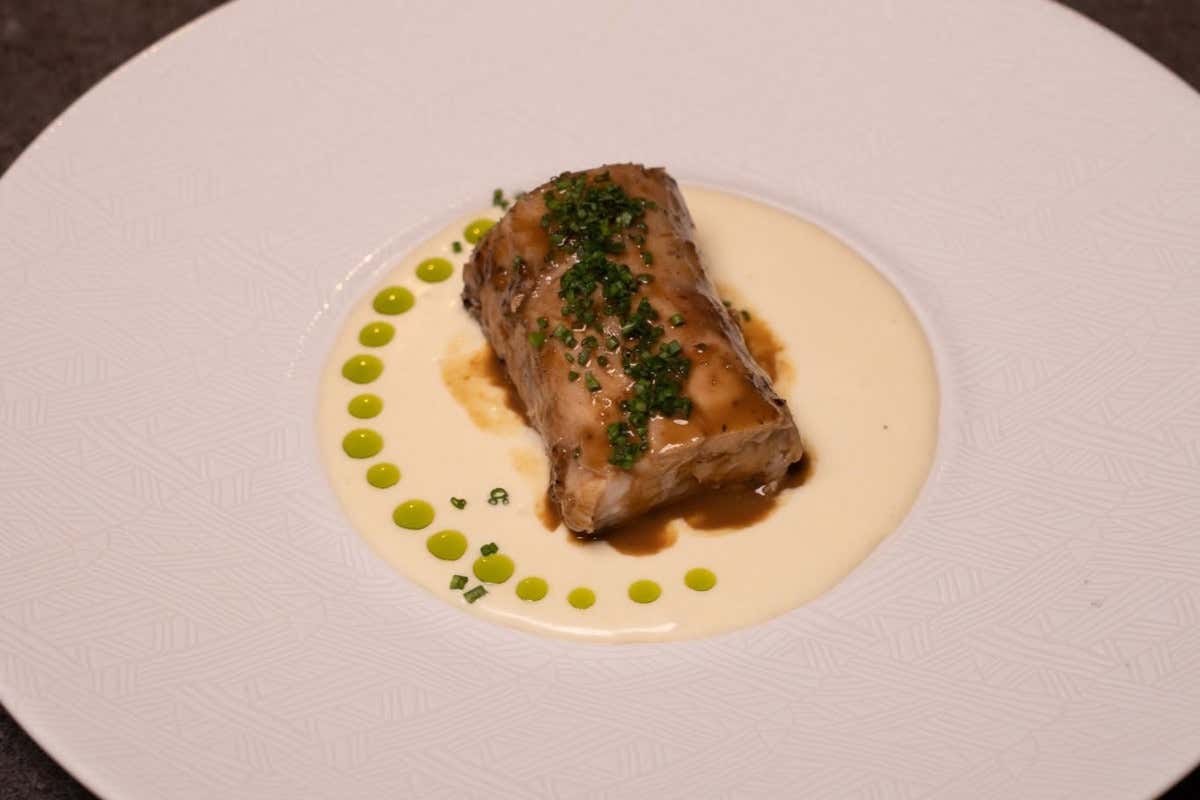 Coniglio ripieno di scampi, erba cipollina e patate parmentier