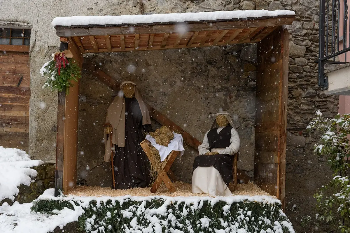 Tra le vie di Ossana in mostra oltre 1600 opere d&rsquo;arte Il Natale a Ossana: riapre il borgo dei mille presepi