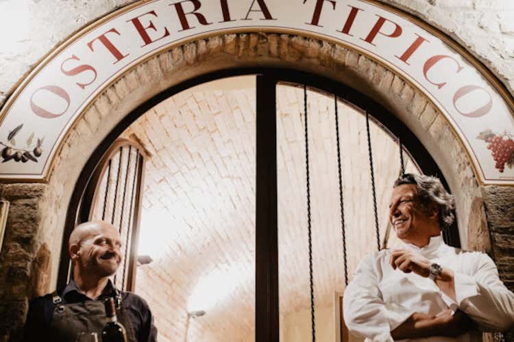 Paolo Morbidoni e Giancarlo Polito all'ingresso di Tipico Osteria dei Sensi