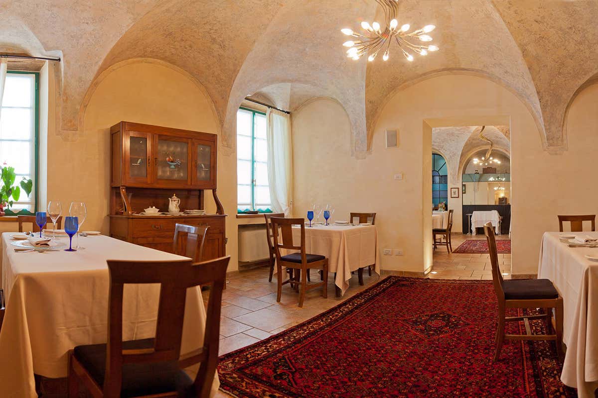 Il ristorante è in un elegante edificio d'epoca Tra moglie e marito… mettiamoci pure un’Osteria Il ristorante è in un elegante edificio d'epoca Tra moglie e marito… mettiamoci pure un’Osteria