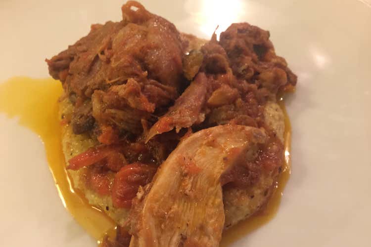 Pollo alla cacciatora (Slow Food premia un'osteria bergamasca per la carta dei vini)