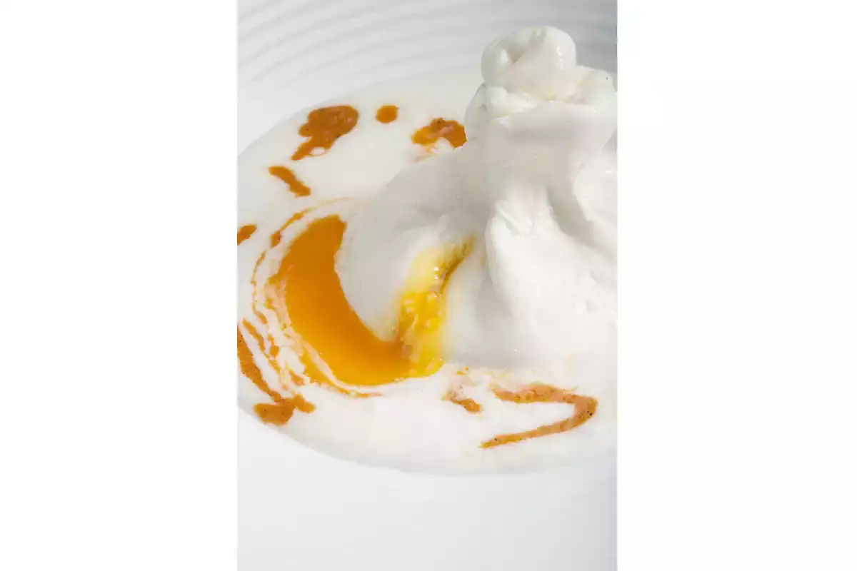 Ovomozzo nella Mozzarella di Bufala Campana Dop In cucina alla scoperta del menu di Pasqua