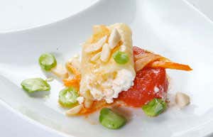 Paccheri farciti con ricotta, olive nere e pomodorini canditi