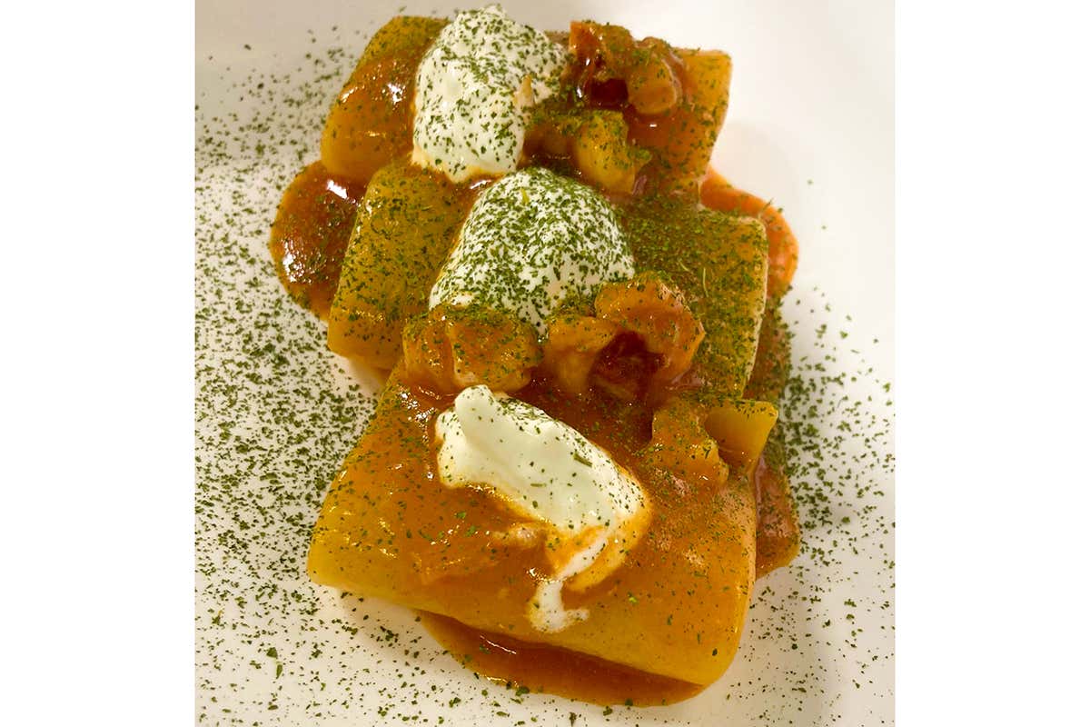 Pacchero di Gragnano con stracciatella di Andria e polvere di dragoncello Allo Sky Blu Restaurant dell'Aleph Rome Hotel il nuovo menu di Carmine Buonanno