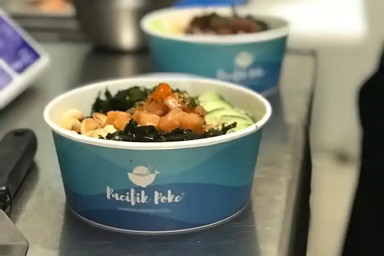 Hawaii a casa con il poke Tropici o Giappone? S&igrave;, ma a Milano Festeggiando la primavera in citt&agrave;