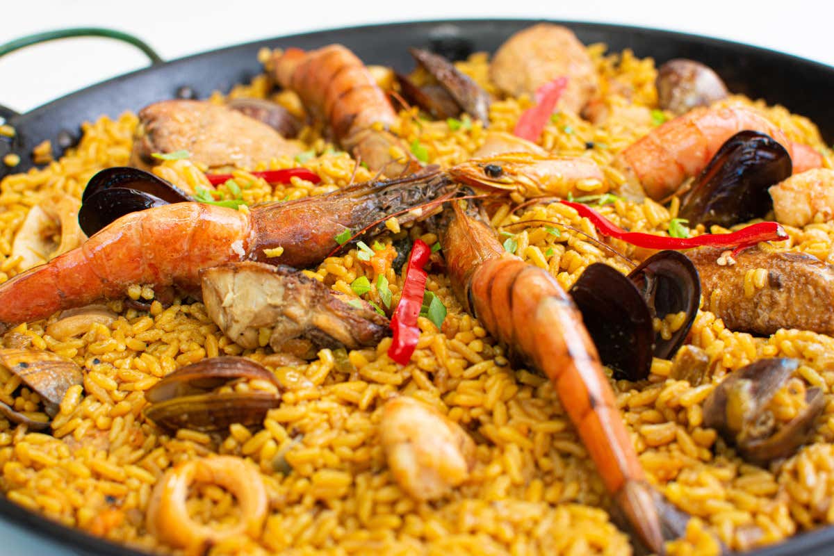 La paella nasce a Valencia e si declina in numerose varianti