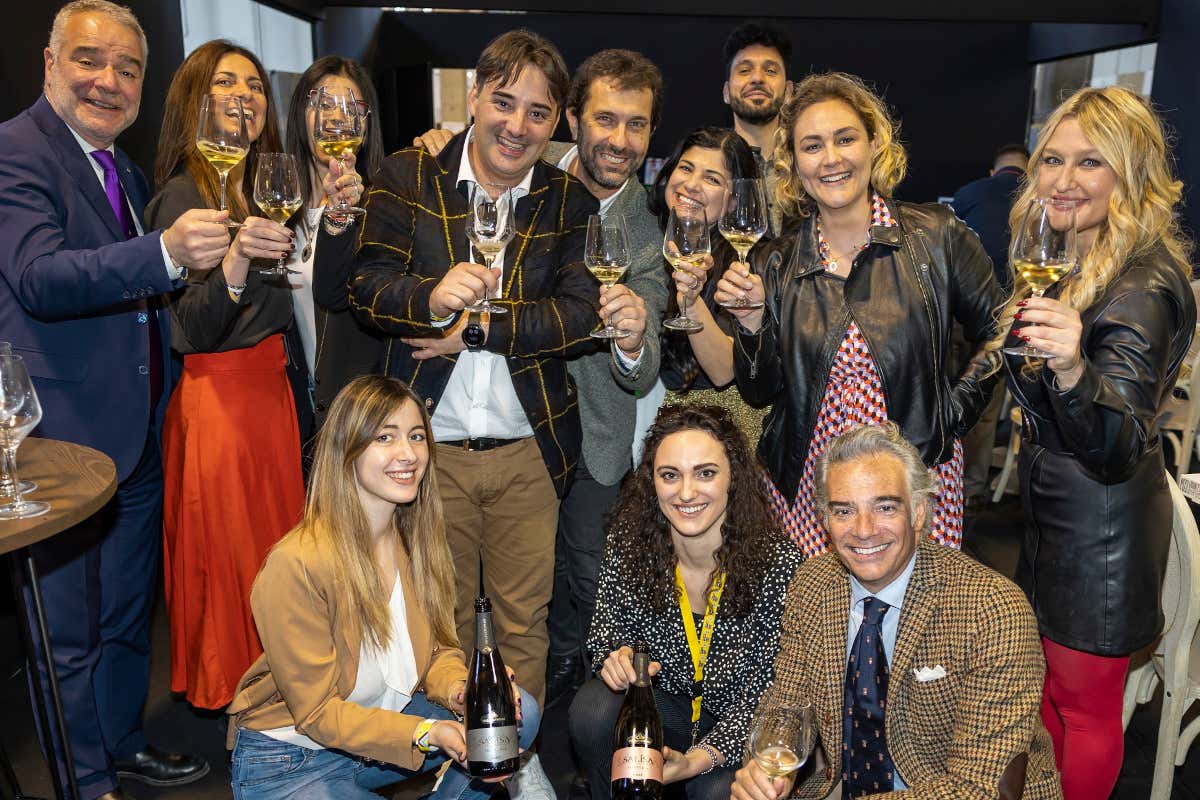 Lo staff degli organizzatori del festival Paestum Wine Festival bilancio record per l'edizione 2023