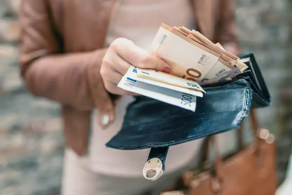Tra contanti e Pos l'universo Horeca si interroga Tetto al contante: &egrave; guerra al Pos per gli addetti di ristorazione e bar