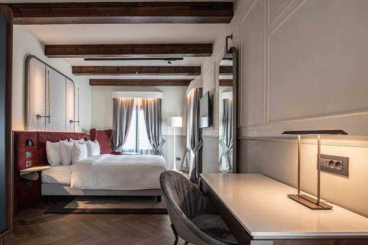 Una suite del Radisson Collection Hotel Palazzo Nani a Venezia Radisson Group scommette sull'Italia e punta a gestire 30 hotel in cinque anni