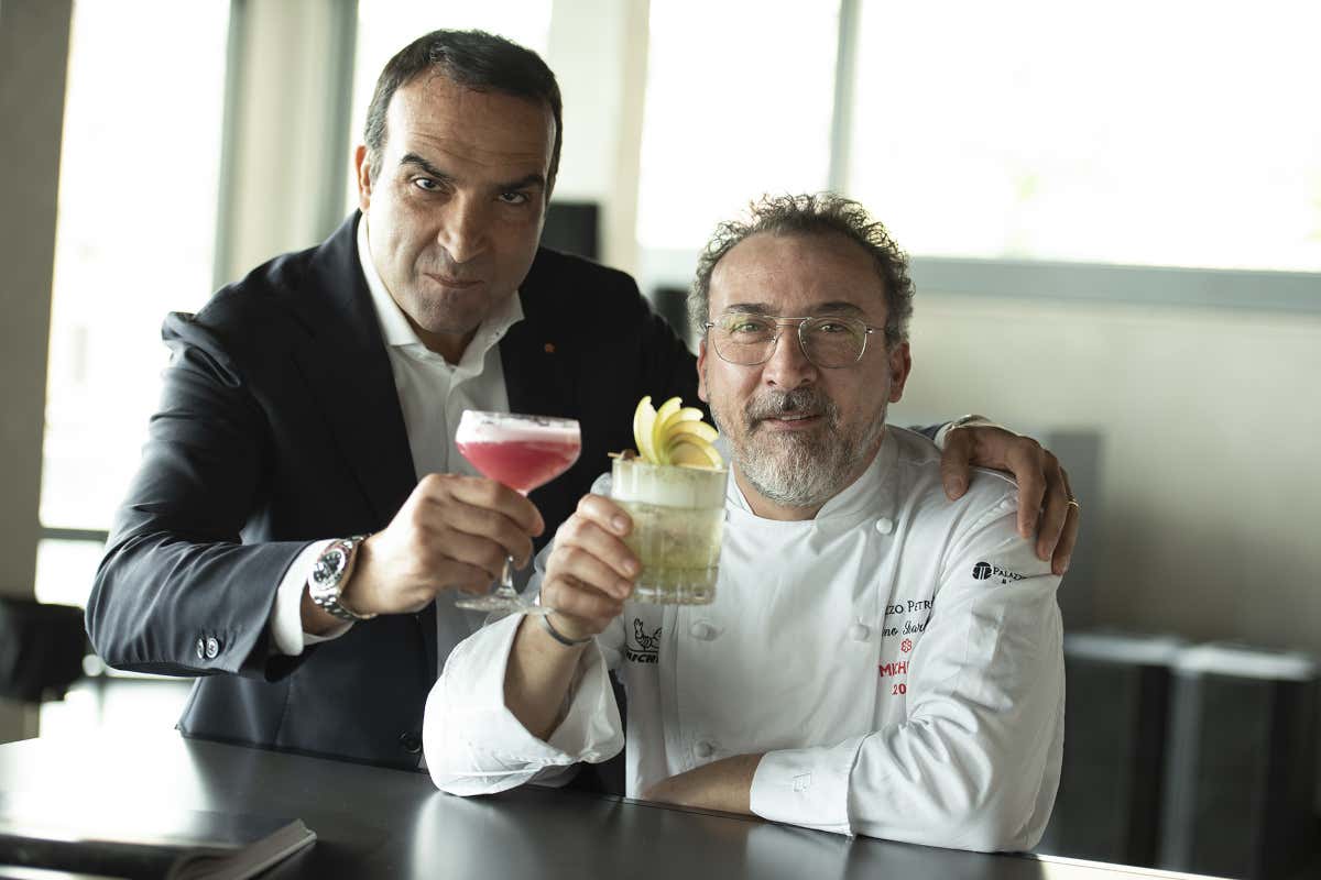 Da sinistra Edoardo Trotta e Lino Scarallo Palazzo Petrucci festeggia 15 anni e inaugura Cucina Lievitata Da sinistra Edoardo Trotta e Lino Scarallo Palazzo Petrucci festeggia 15 anni e inaugura Cucina Lievitata