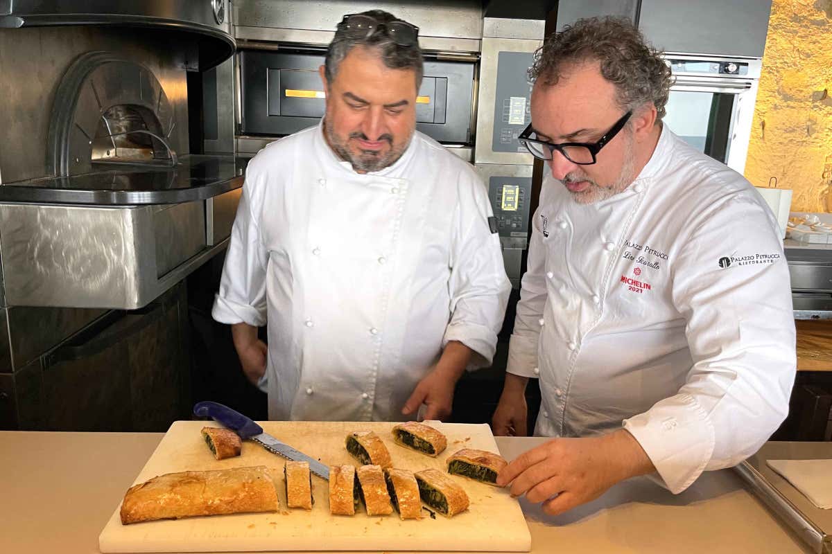 Da sinistra Michele Leo e Lino Scarallo Palazzo Petrucci festeggia 15 anni e inaugura Cucina Lievitata Da sinistra Michele Leo e Lino Scarallo Palazzo Petrucci festeggia 15 anni e inaugura Cucina Lievitata