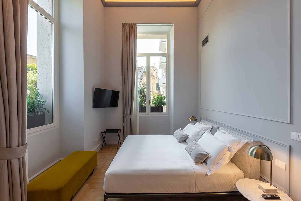 Una delle eleganti camere Da banca a hotel: la storia del Palazzo BN di Lecce Una delle eleganti camere Da banca a hotel: la storia del Palazzo BN di Lecce