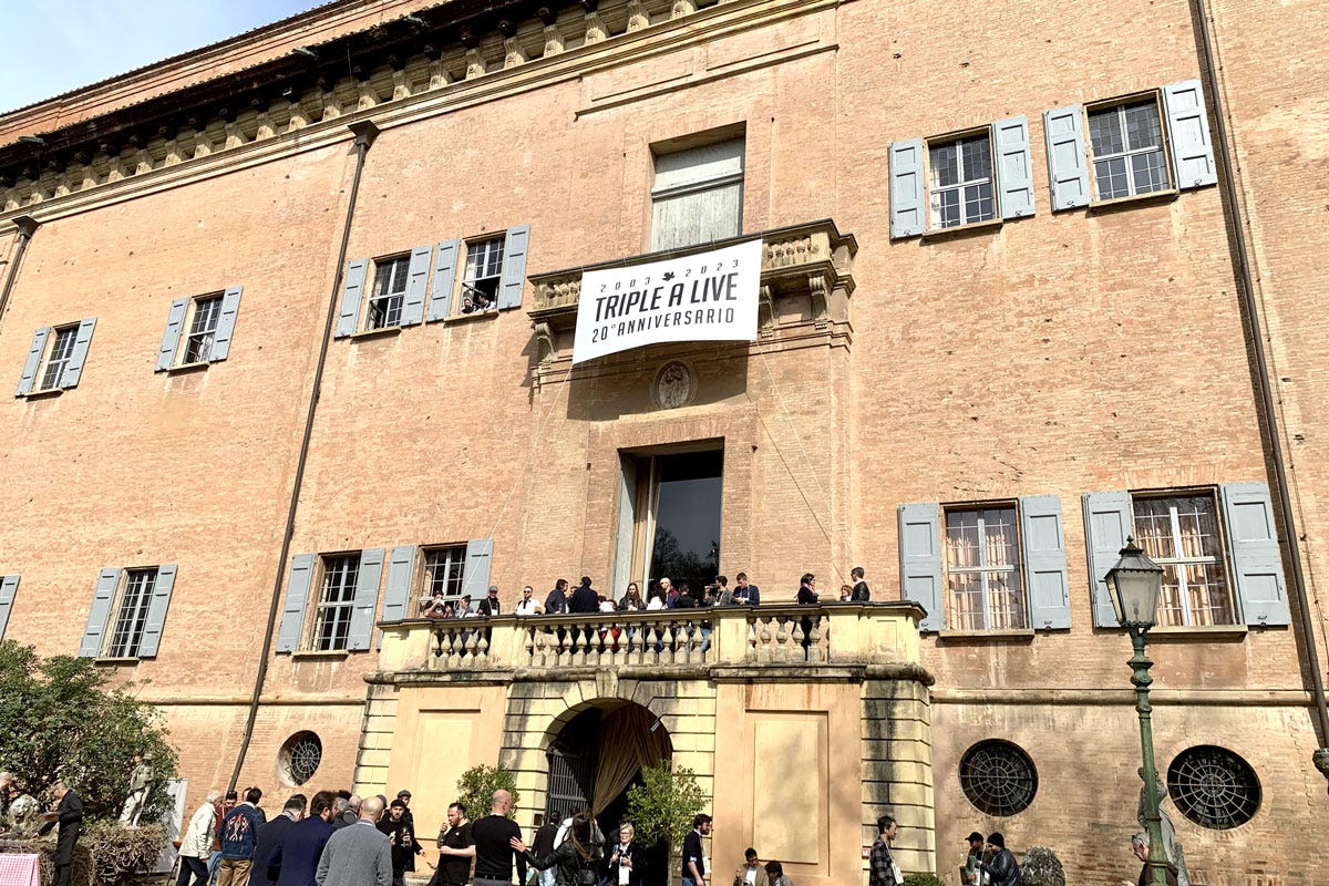 Palazzo Albergati in festa Triple A-Agricoltori Artigiani Artisti: compie 20 anni il primo catalogo al mondo di vini naturali